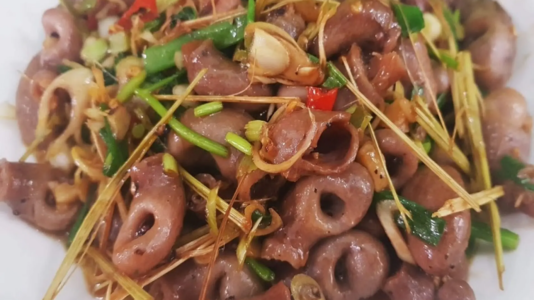 bao tử cá ba sa xào sả ớt