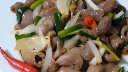 bao tử cá ba sa xào sả ớt