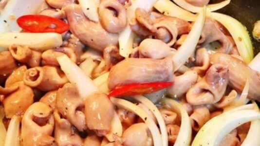 Bao tử cá basa xào cay