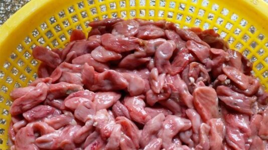 bao tử cá basa xào măng chua​