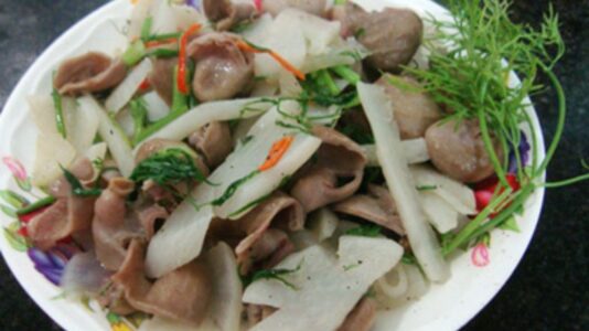 bao tử cá basa xào măng chua​