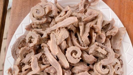 Bao tử cá ngừ xào cải chua 